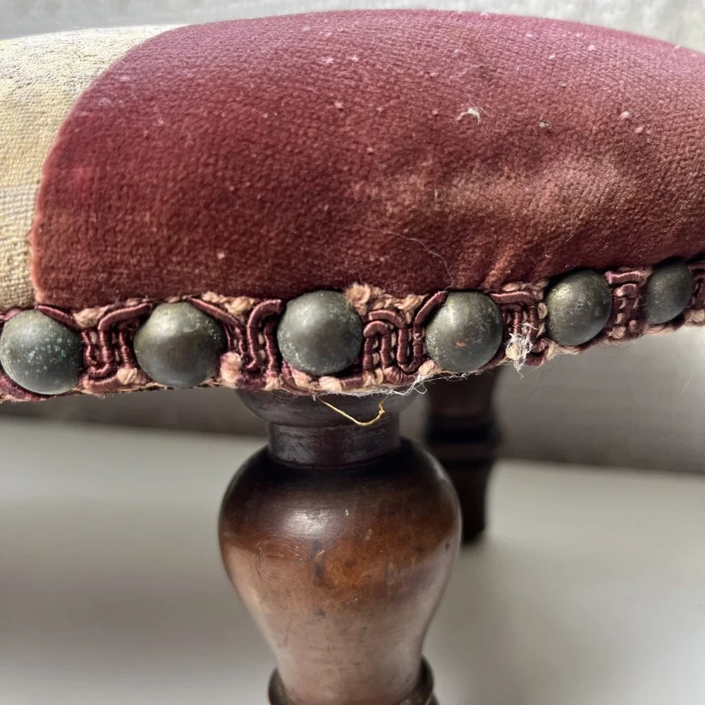 Vtg Mid-Century Victorian Burgundy Velvet Footstool Wood Legs Brass Trim Nail